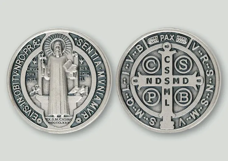 A medalha de São Bento: um exorcismo cunhado em medalha