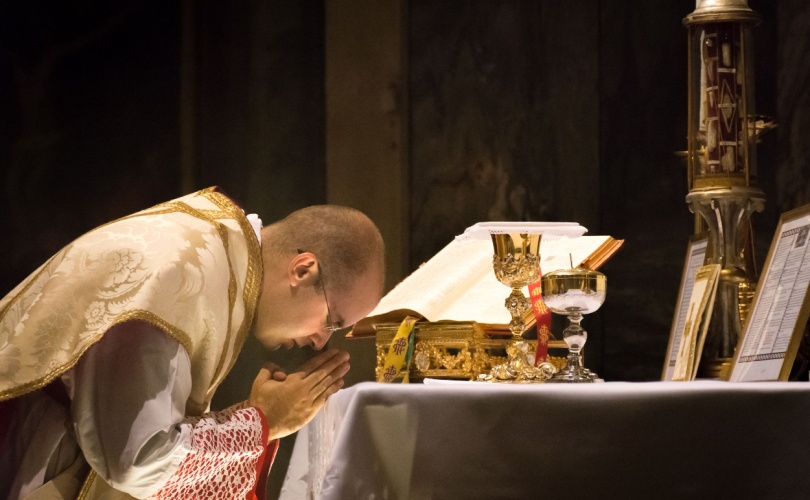 Excomunhão de Leão XIV tem efeito contrário: FSSPX lista vários sacerdotes que acabam de aderir