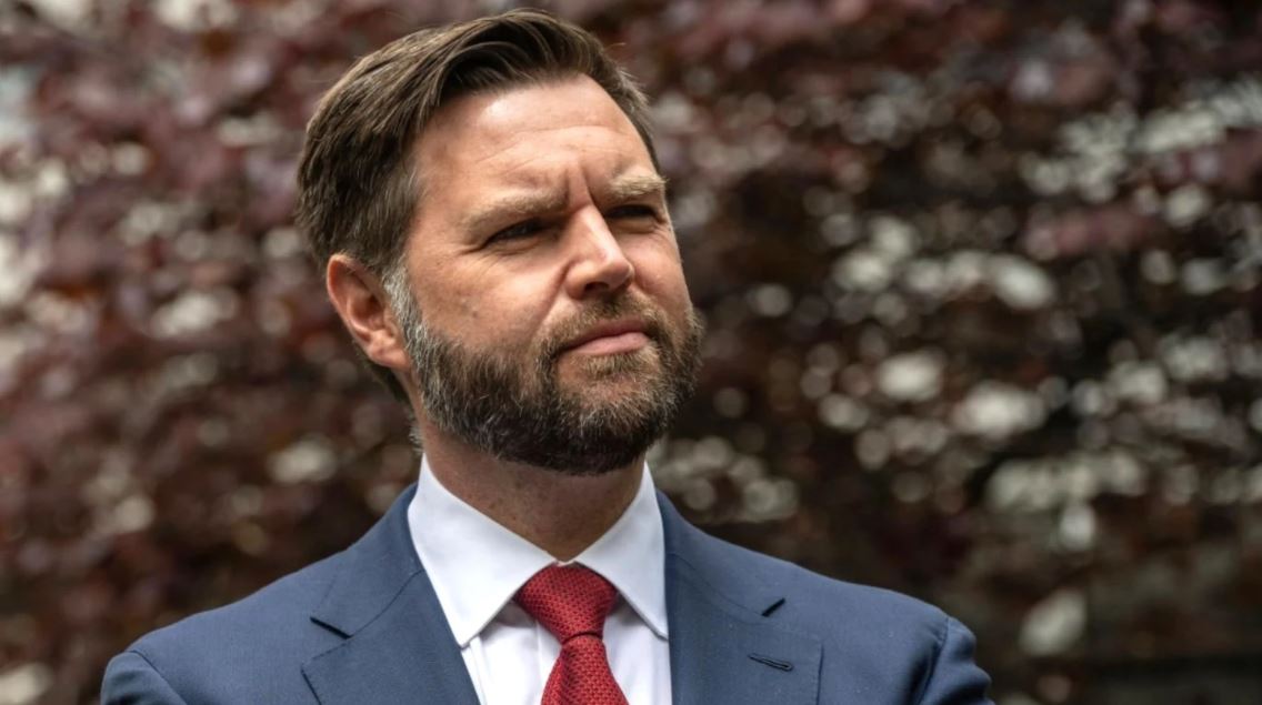JD Vance publica 'Comunhão' e expõe tensões entre a Casa Branca e o Vaticano
