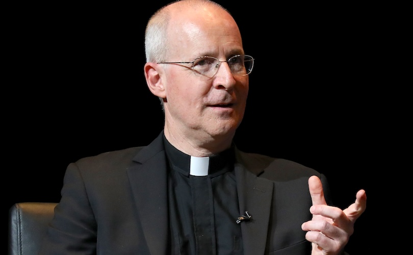 Pe. James Martin defende ordenação de homossexuais ao sacerdócio