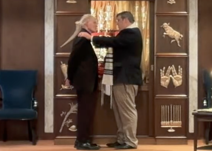 Bispo do Novus Ordo Recebe Bênção de Rabino em Templo Judaico na Virgínia Ocidental
