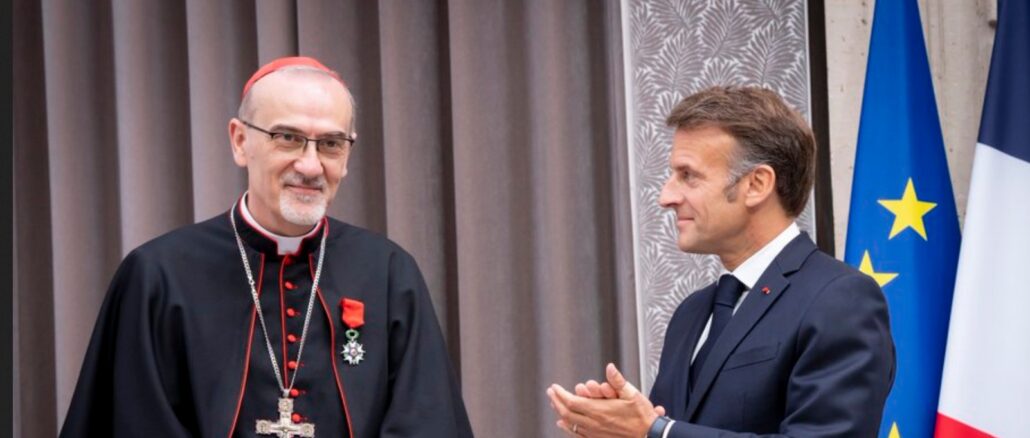 Macron condecora Cardeal Pizzaballa com a Legião de Honra