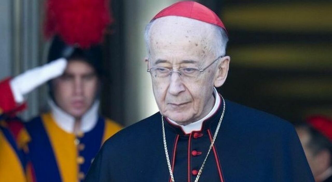 Morre o "cardeal" Camillo Ruini, ex-presidente da Conferência Episcopal Italiana