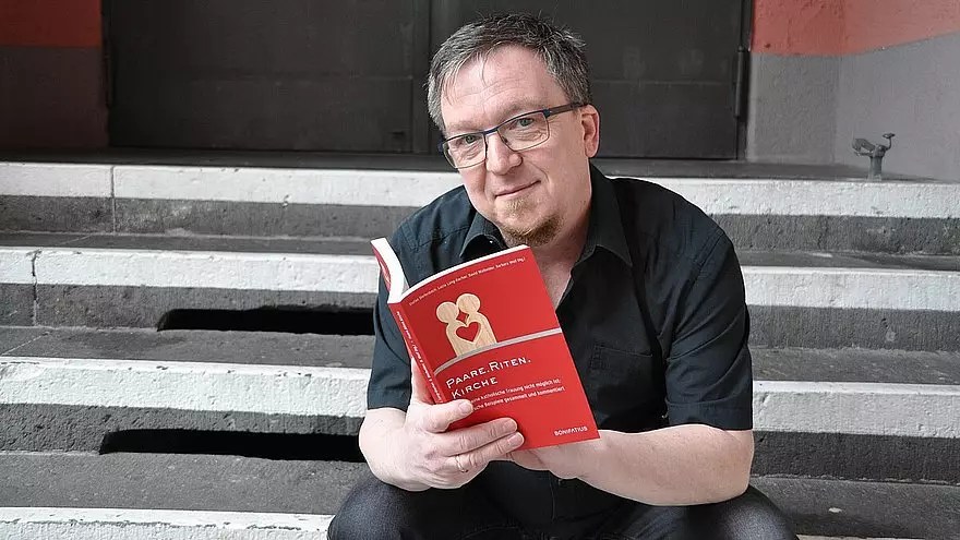 Autor das bênçãos a casais homossexuais na Alemanha desafia críticas do Vaticano