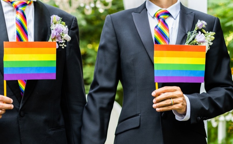 Diocese responde sobre padre que participou de 'casamento' homossexual do irmão