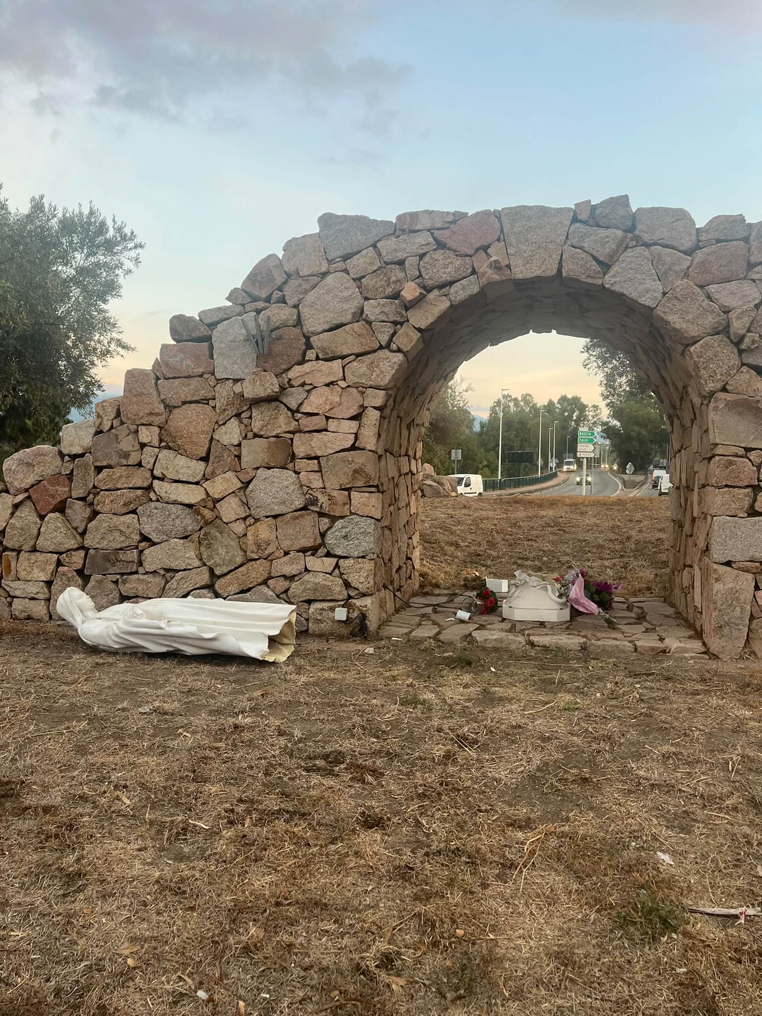 Profanam imagem da Virgem na Córsega: Igreja pede rezar pela conversão dos responsáveis