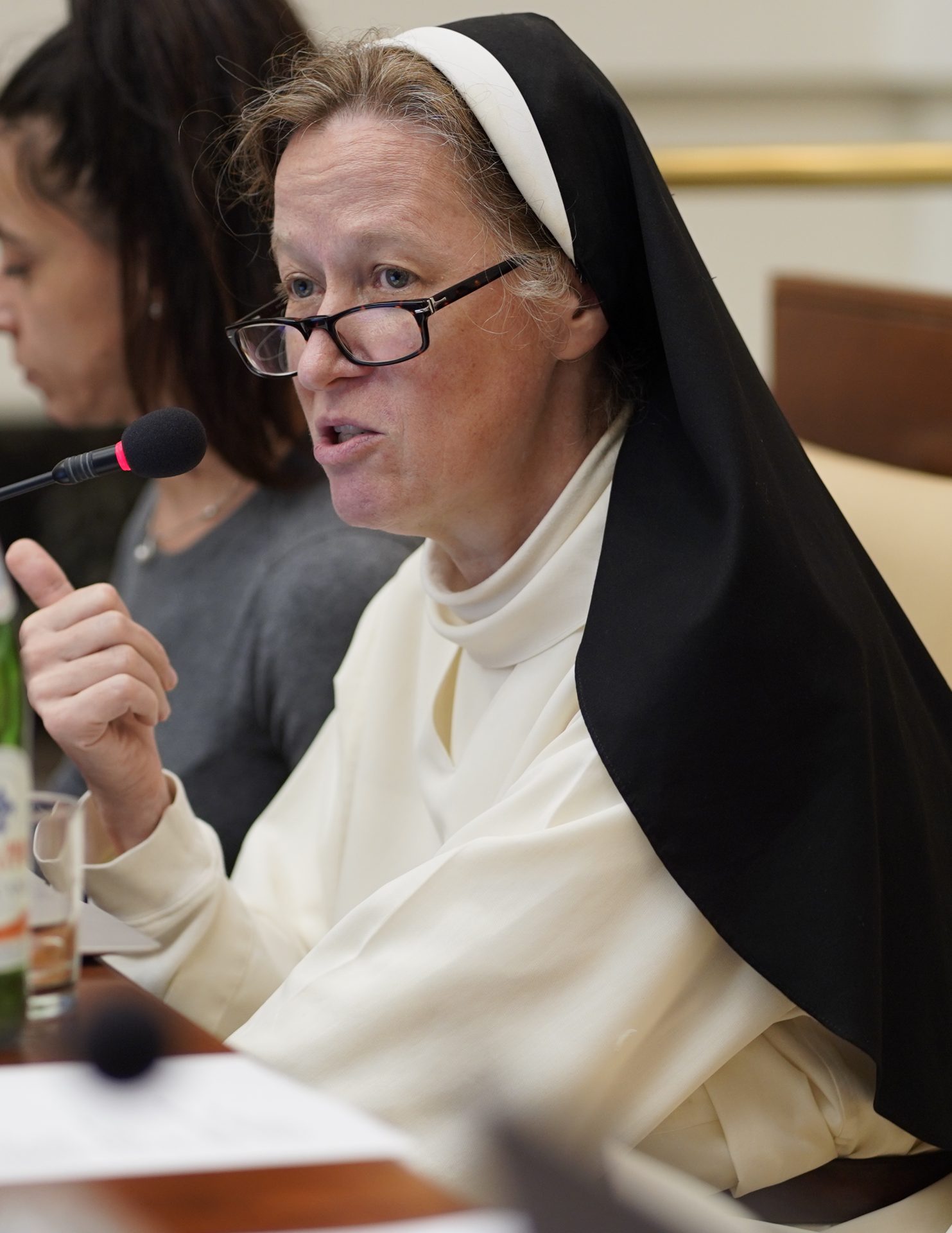 Blasfêmia no Vaticano? Freira sugere que Jesus flertava com a samaritana
