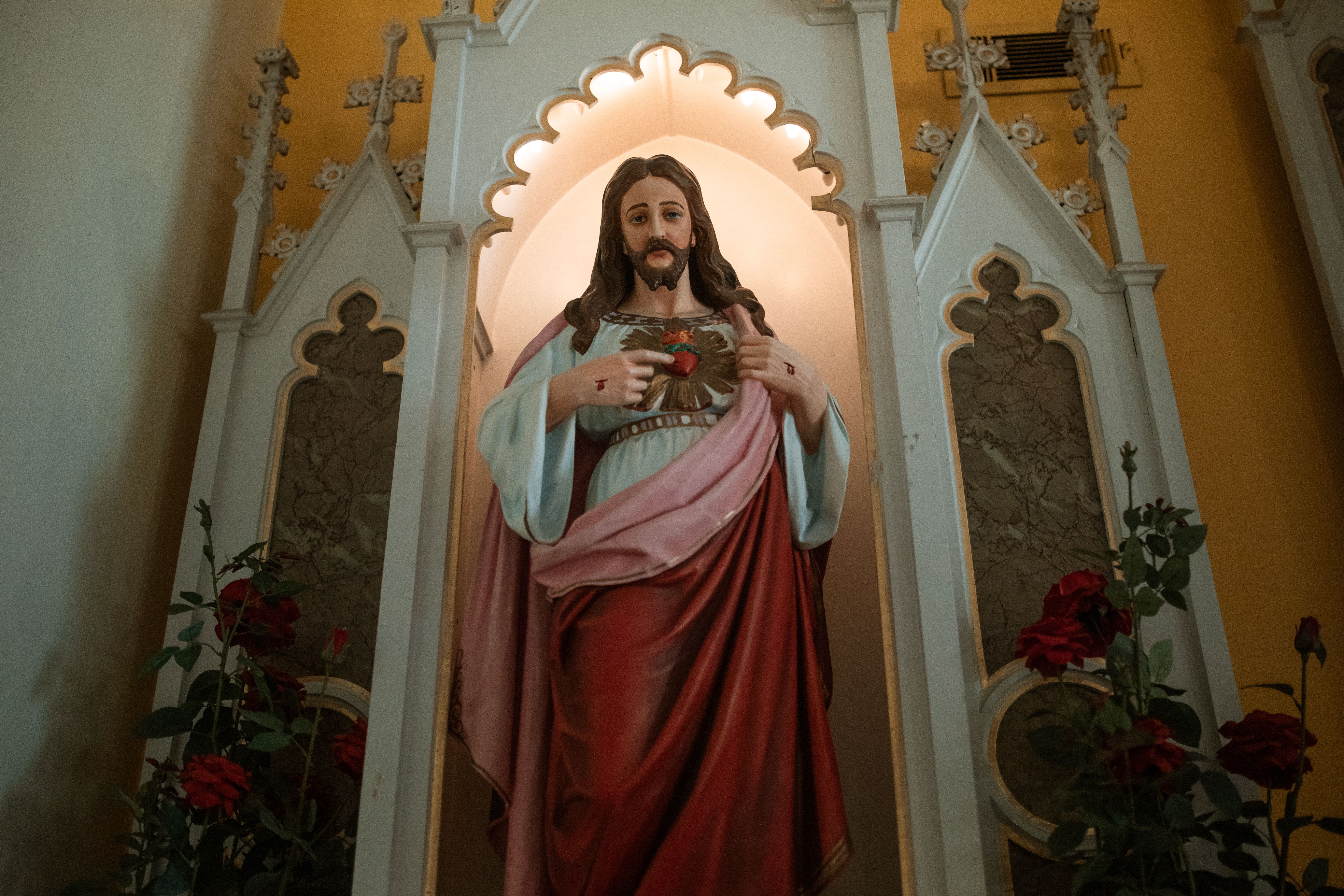 Devoção ao Sagrado Coração de Jesus: Um Chamado à Reparação e Santidade