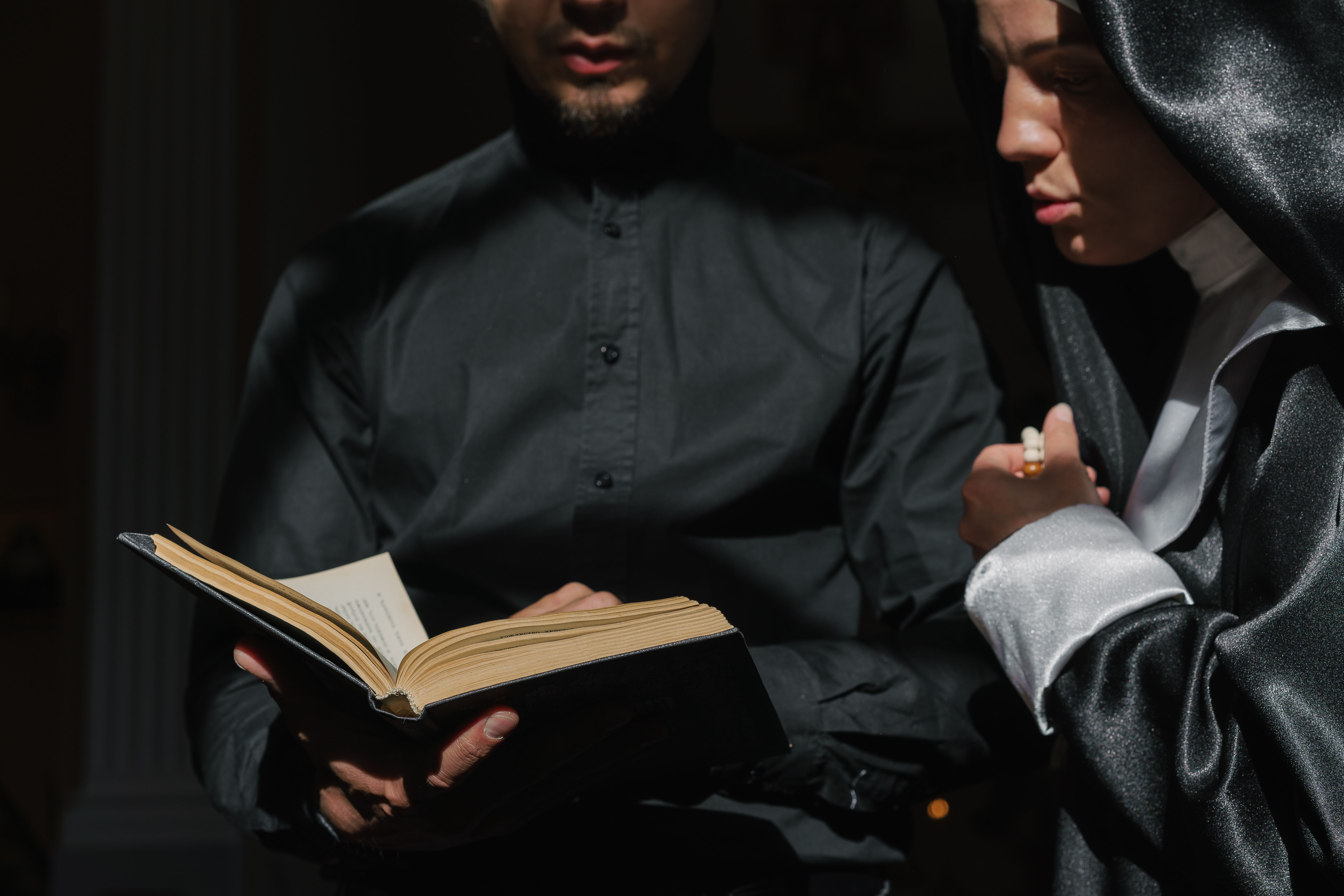 As enganosas táticas da revolução silenciosa que devasta a Igreja