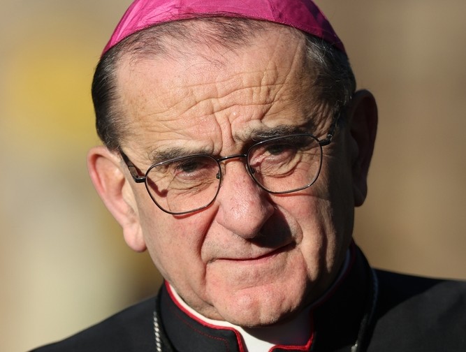 Viganò denuncia arcebispo de Milão por cancelar procissão de Corpus Christi: 'Traição'