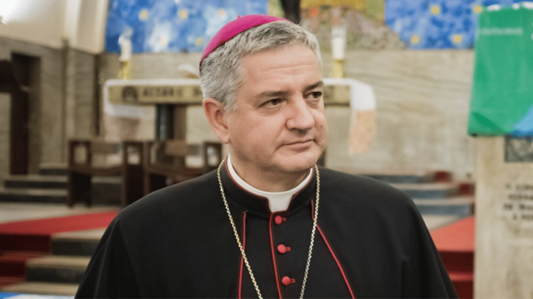 Bispo francês alerta: deputados católicos que votarem a favor da eutanásia não poderão comungar