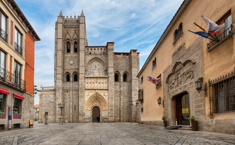 Bispo de Ávila proíbe Missa Latina para grupo de peregrinos americanos