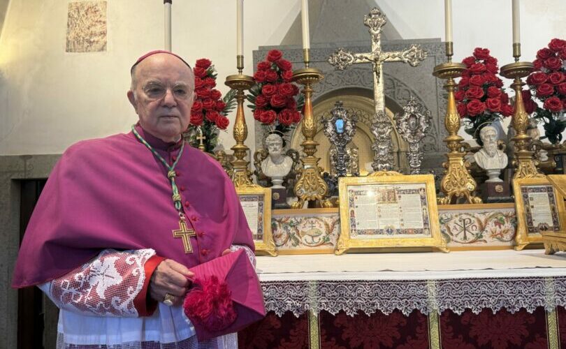 Arcebispo Viganò acusa Papa Leão de jogar ‘jogo manipulado’ contra a FSSPX