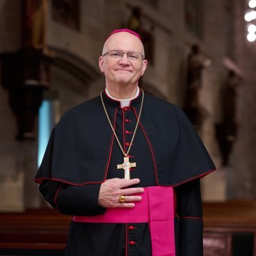 Arcebispo de Detroit prefere mesquitas à missa em latim e elogia presença divina em mesquita xiita