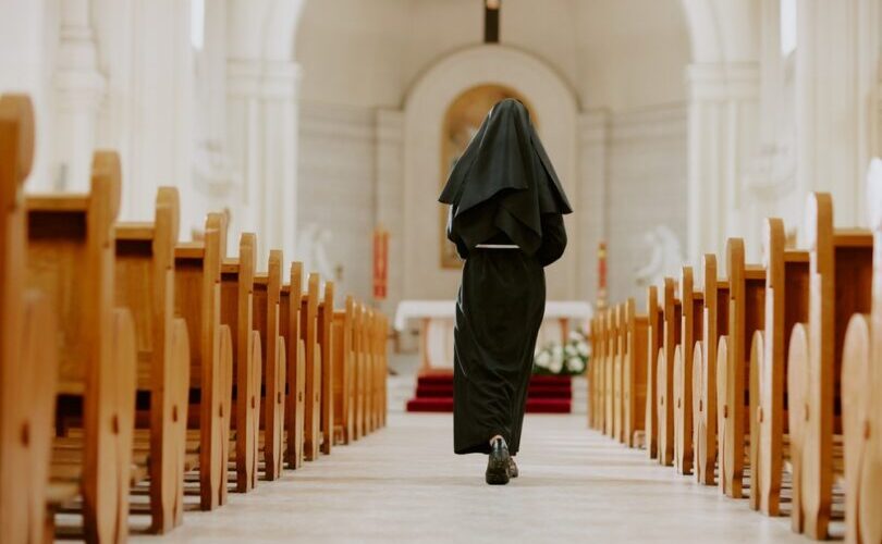 Leão XIV nomeia freira que sugeriu sacerdócio feminino para liderança do Vaticano