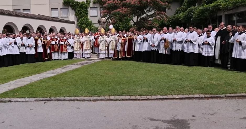 FSSPX ignora apelo do Papa e ordena bispos sem mandato pontifício