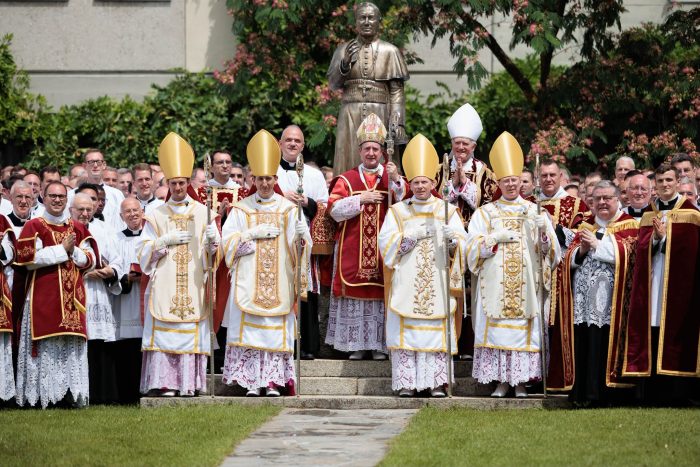 Vaticano decreta excomunhão de bispos da FSSPX após consagrações em Écône