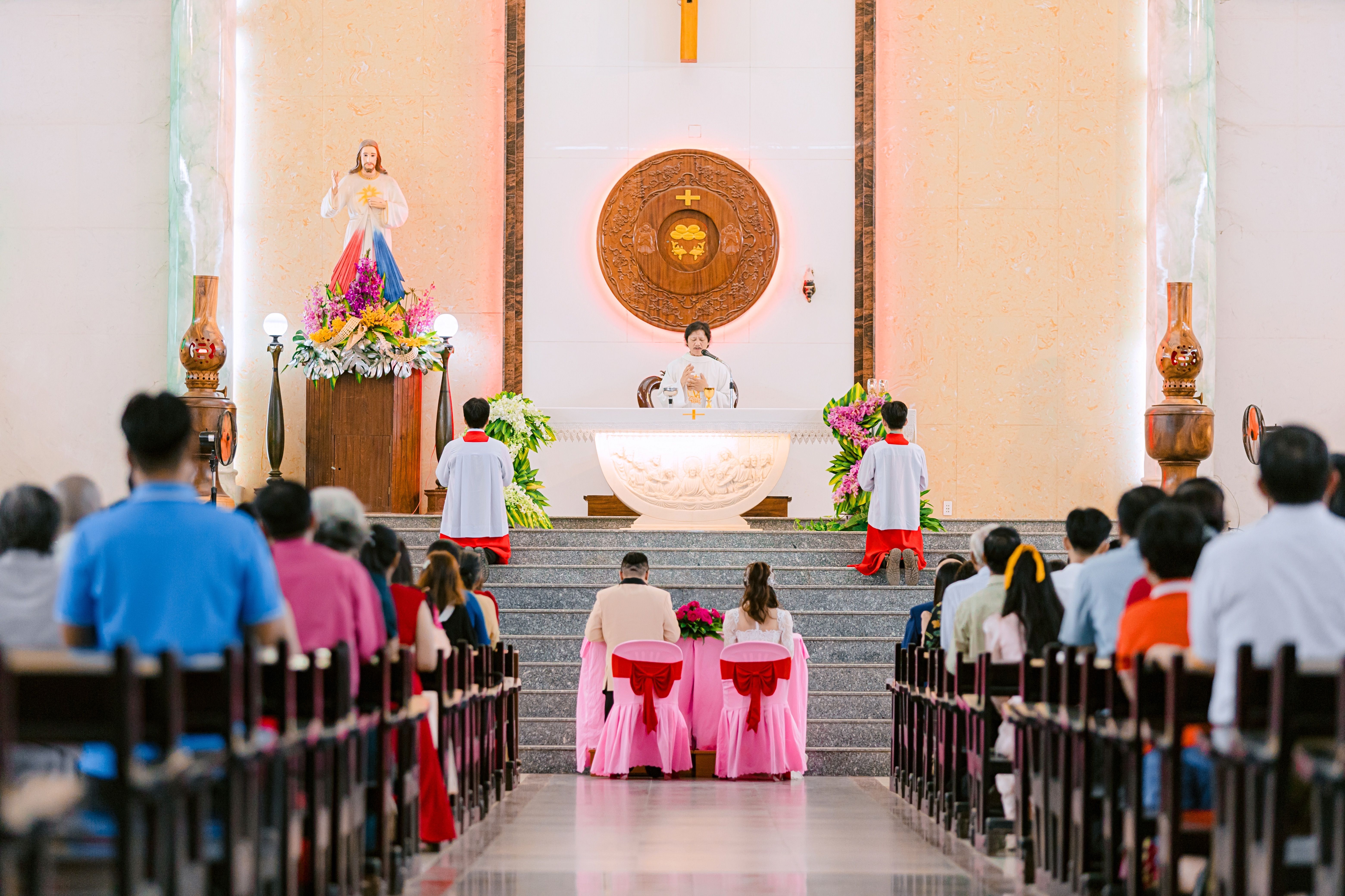 Mons. Agüer vê na Misa Tradicional e nos jovens a garantia de futuro para a Igreja