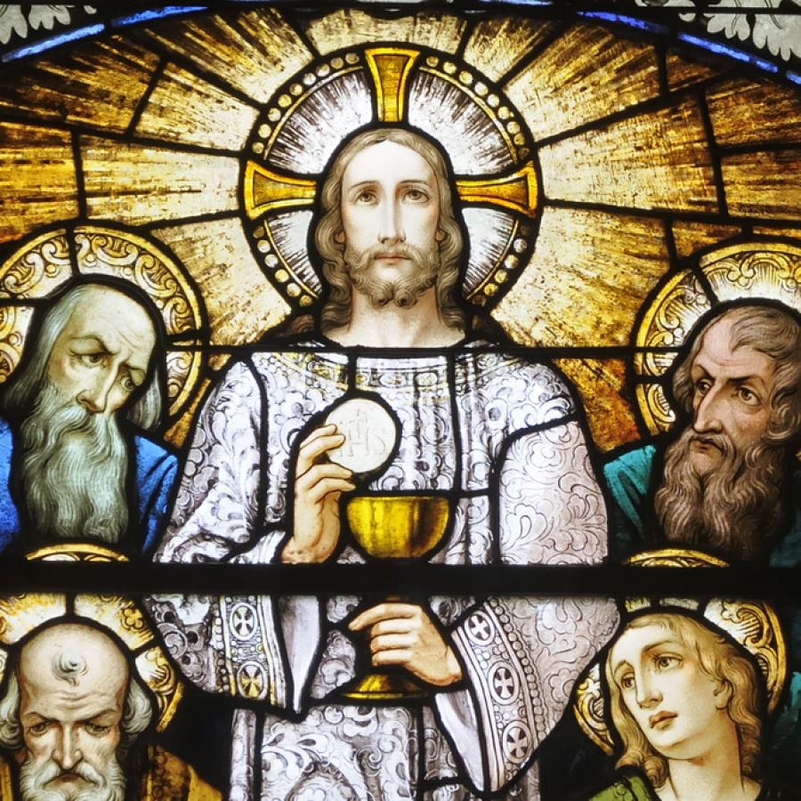 O Fogo de Pentecostes: Por que o 'Somente a Escritura' de Nossos Oponentes Falha diante da Eucaristi