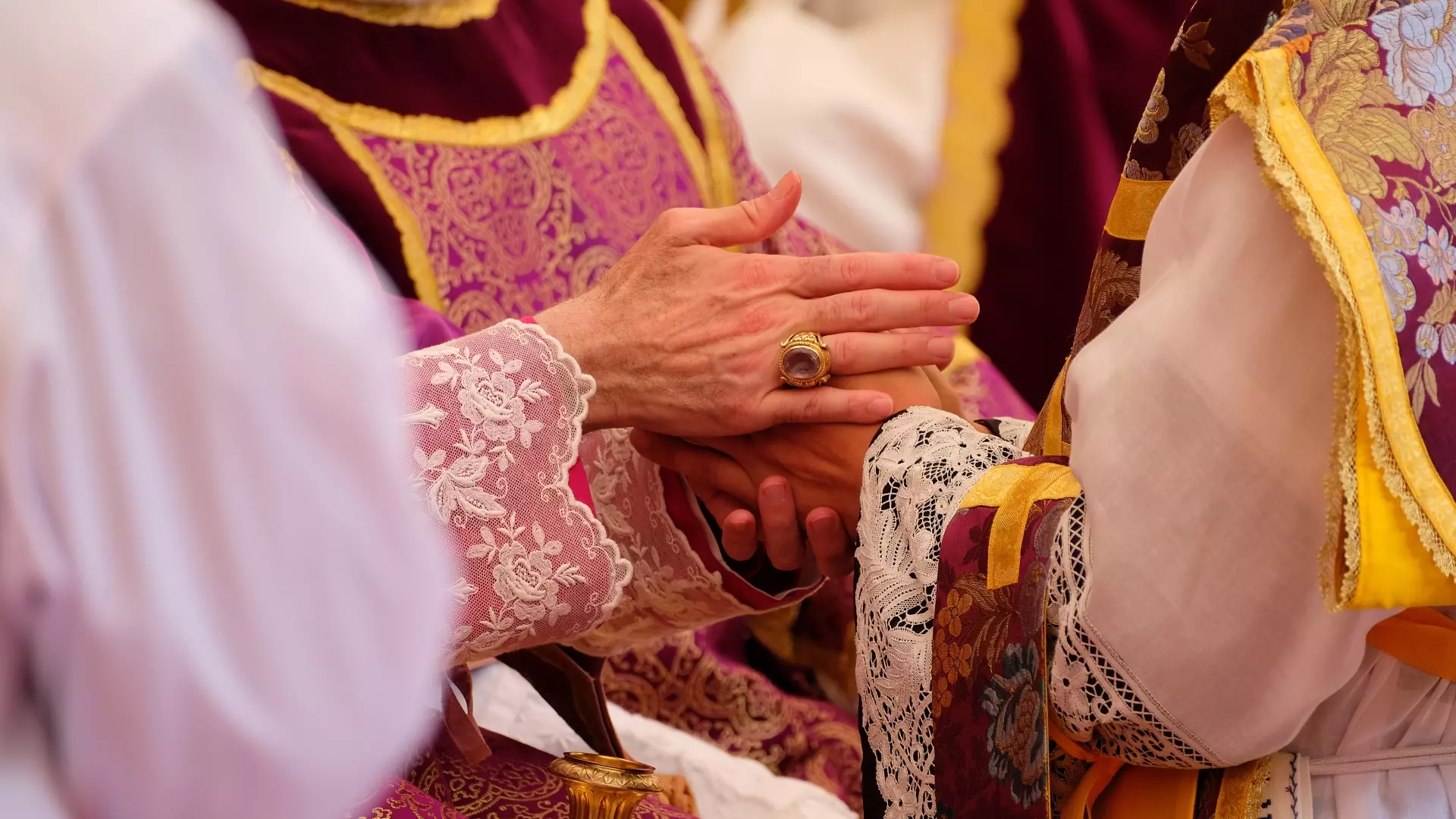Site americano especula sobre possível excomunhão da FSSPX, incluindo leigos