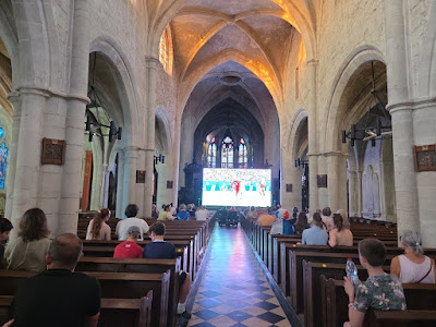 Sacrilégio em Ligny-en-Barrois: Igreja exibe jogo da Copa e canta Marselhesa