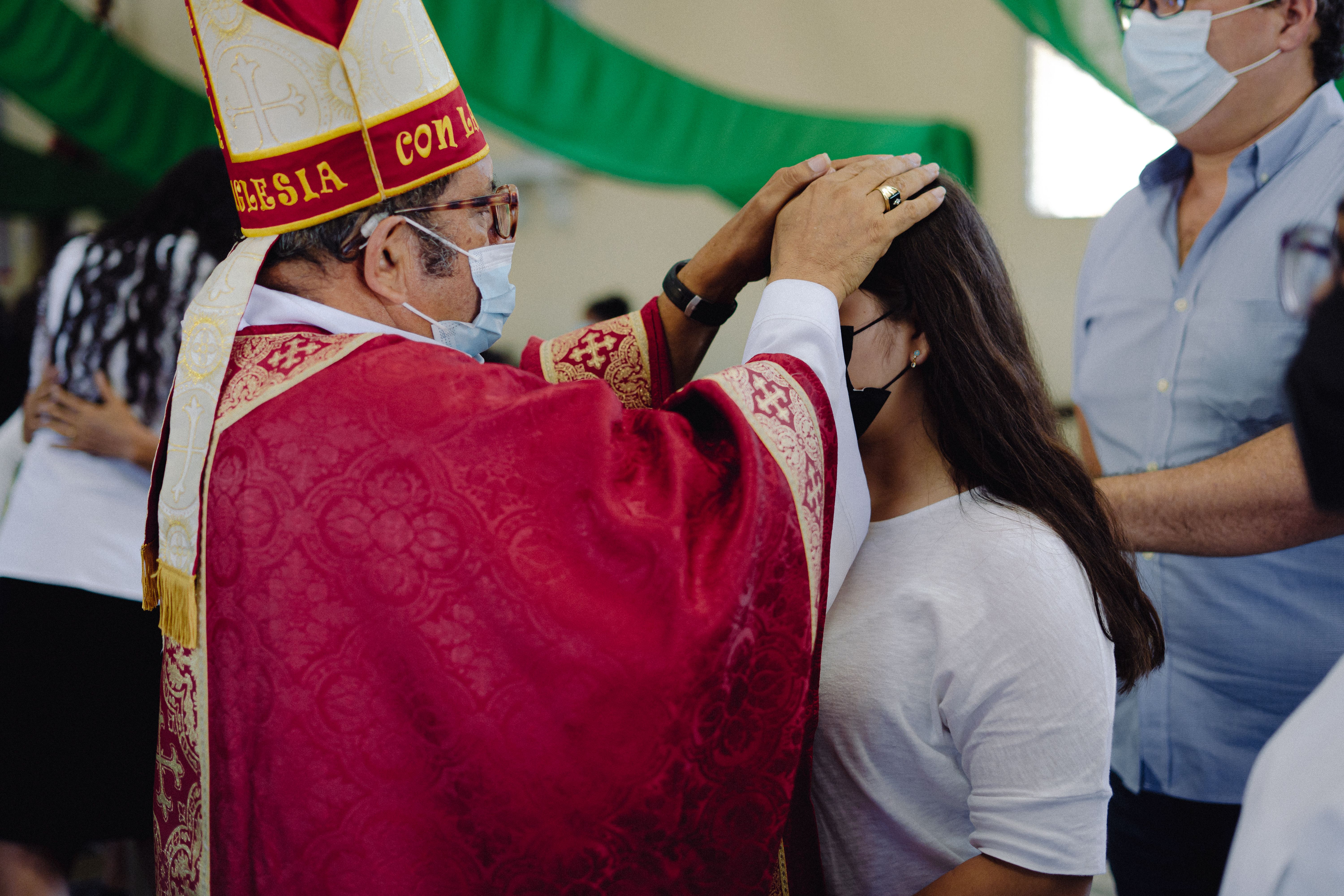 Consagrações Episcopais Necessárias: A Crise na Igreja e a Sucessão Apostólica