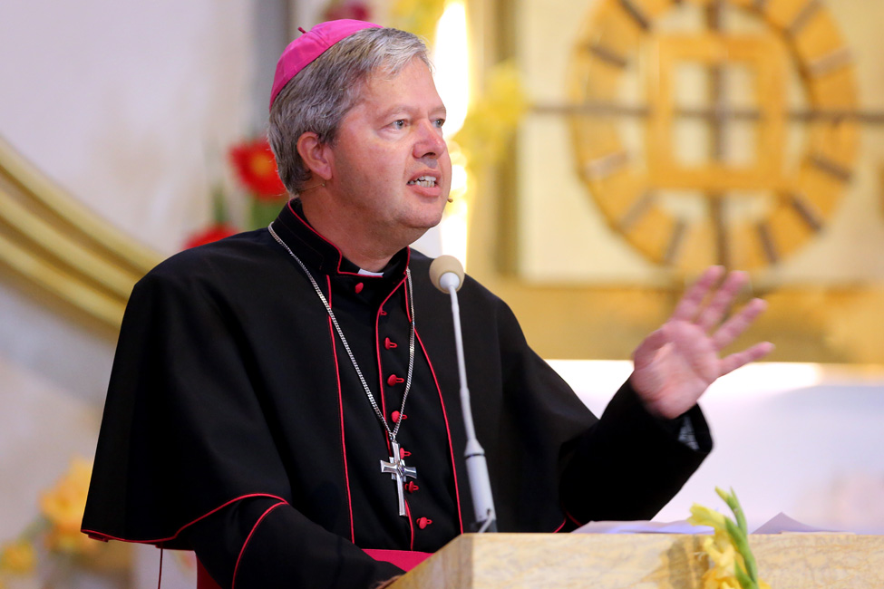 Bispo Mutsaerts aconselha fiéis a deixarem paróquias com liturgia irreverente e buscarem Missa rever