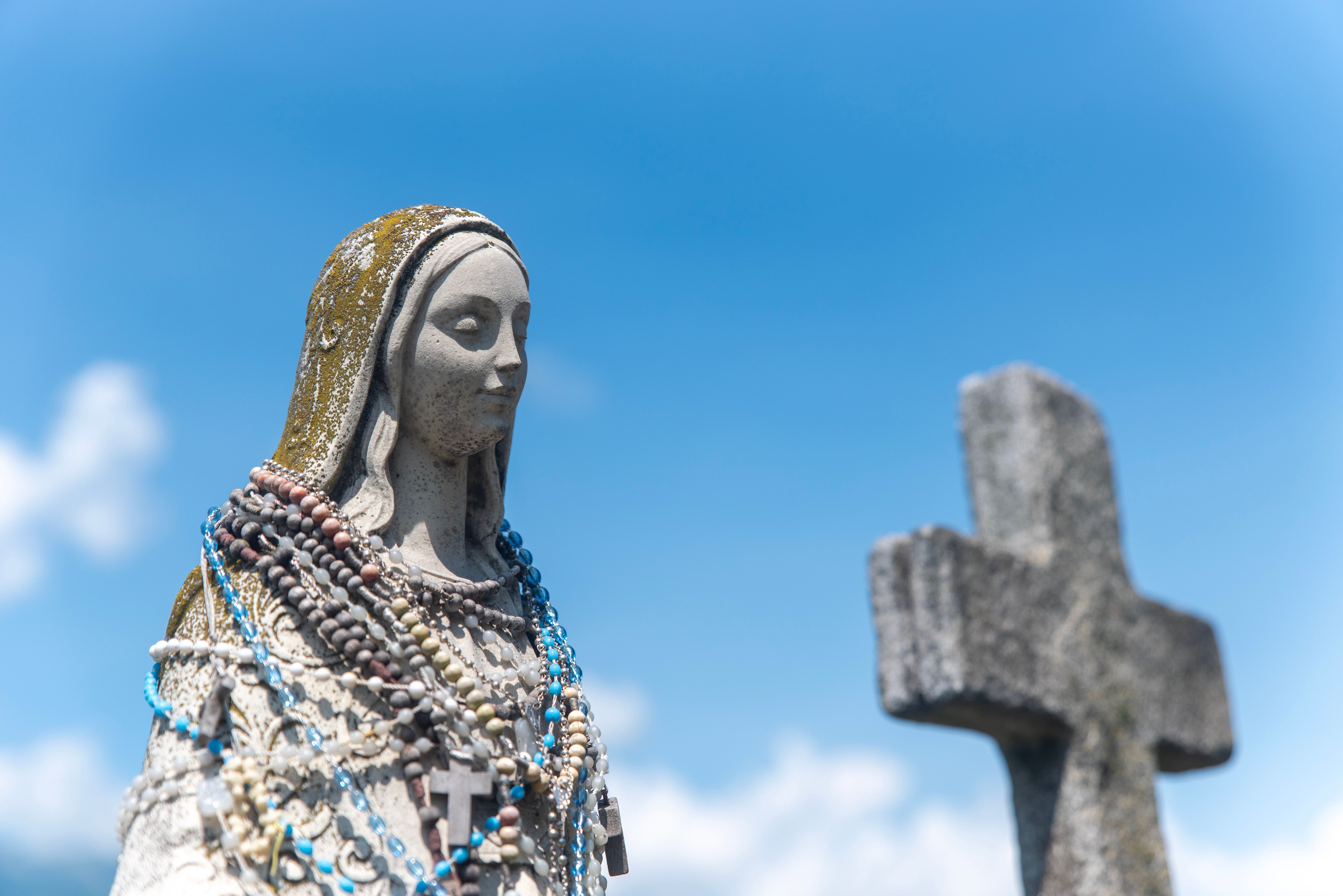Milagres do Rosário no Século XXI: A Força da Oração Mariana na América do Sul